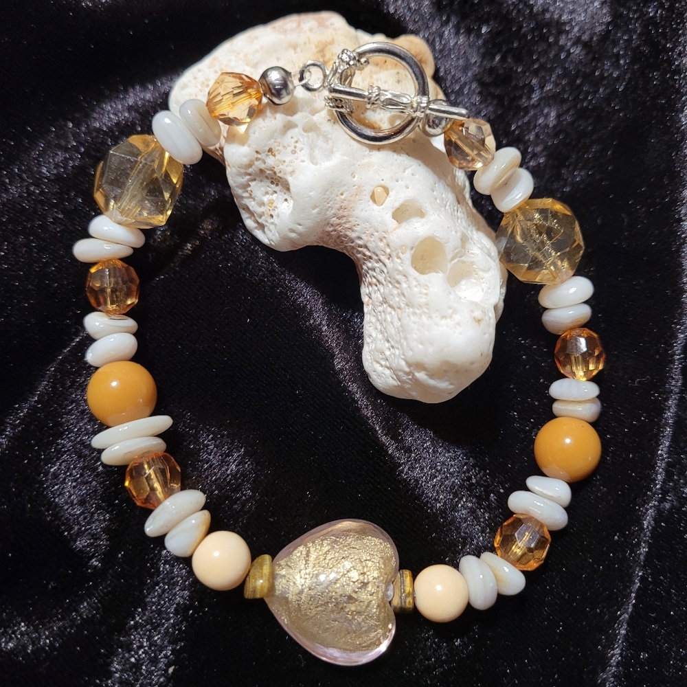 Women's heart bracelet in rich golds